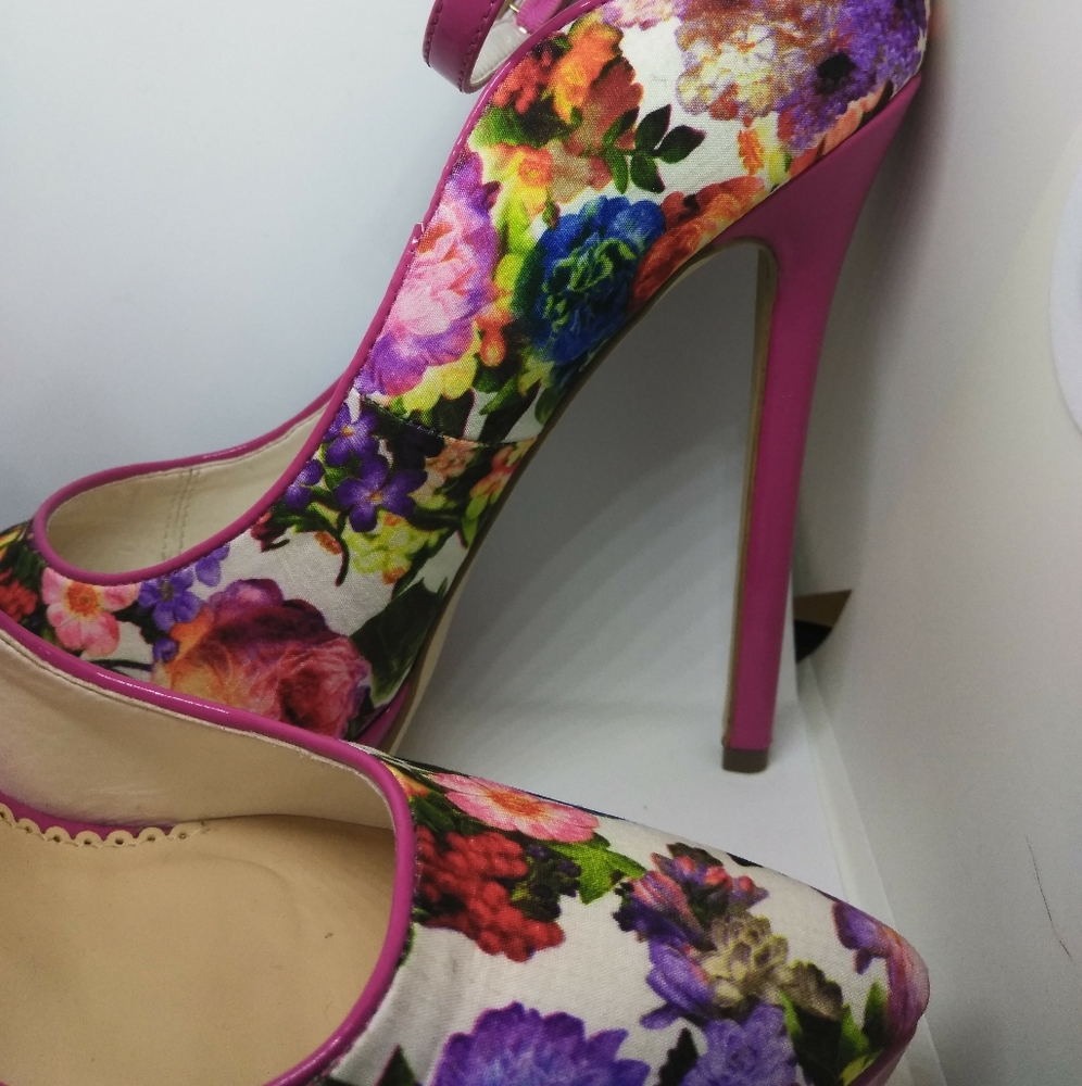 MADISON By SHOEDAZZLE Mary Janes - Picture 7 of 8